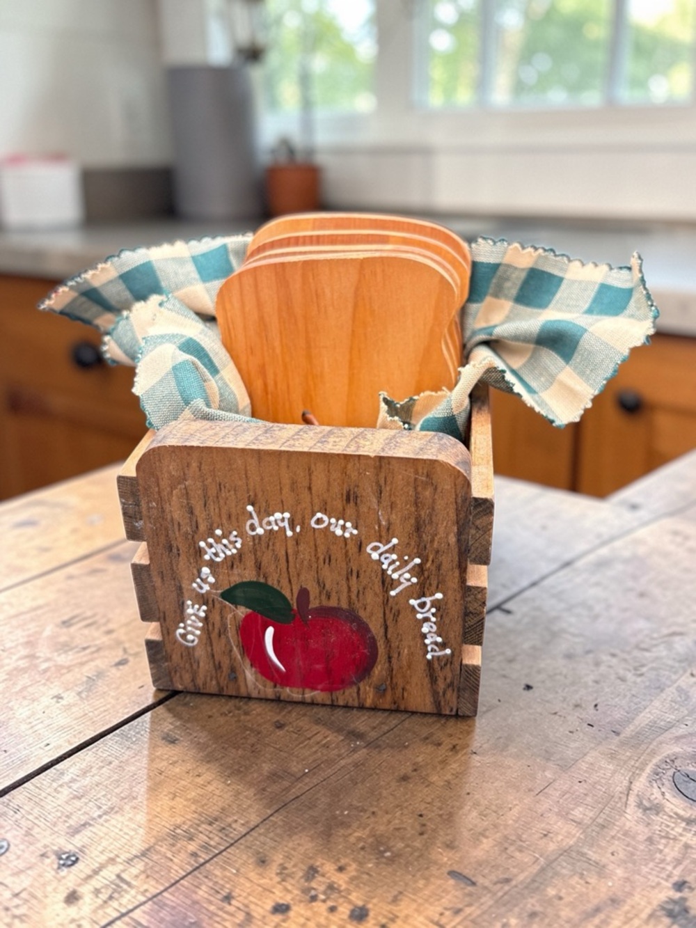 Vintage 90’s Wood Set of 4 Bread Shaped Coasters & Crate Shaped Holder W/ Apple